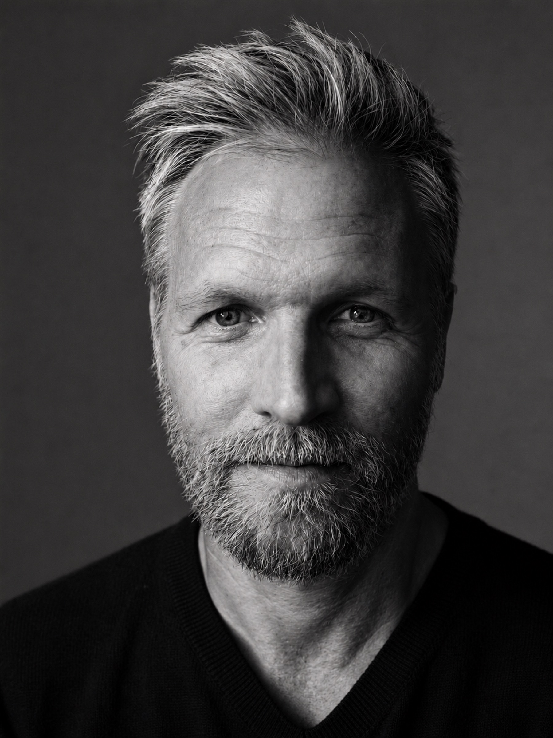 Black and white portrait of Jonathan Lyon